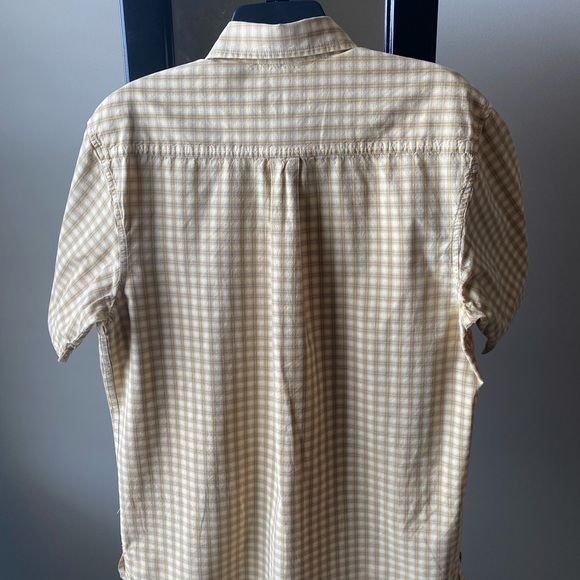 Men’s Medium Izod Short Sleeve Shirt - Picture 3 of 3